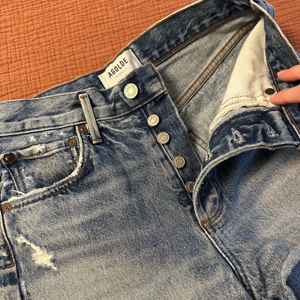 AGOLDE Button Fly Cut-off Shorts - Picture 3 of 6